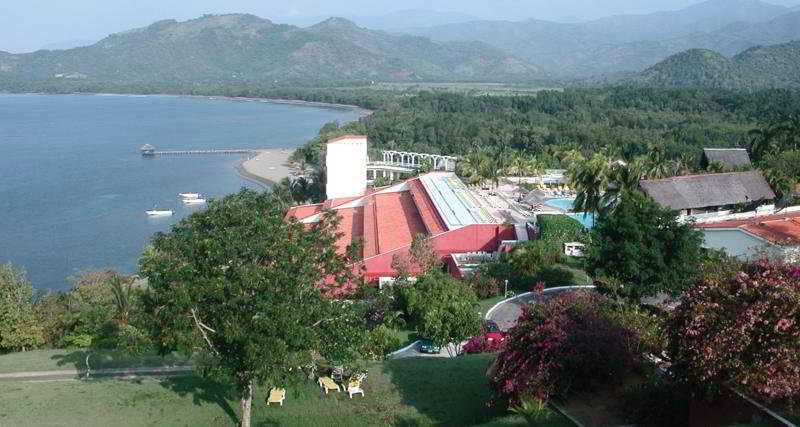 Hotel Brisas Los Galeones à Chivirico Extérieur photo